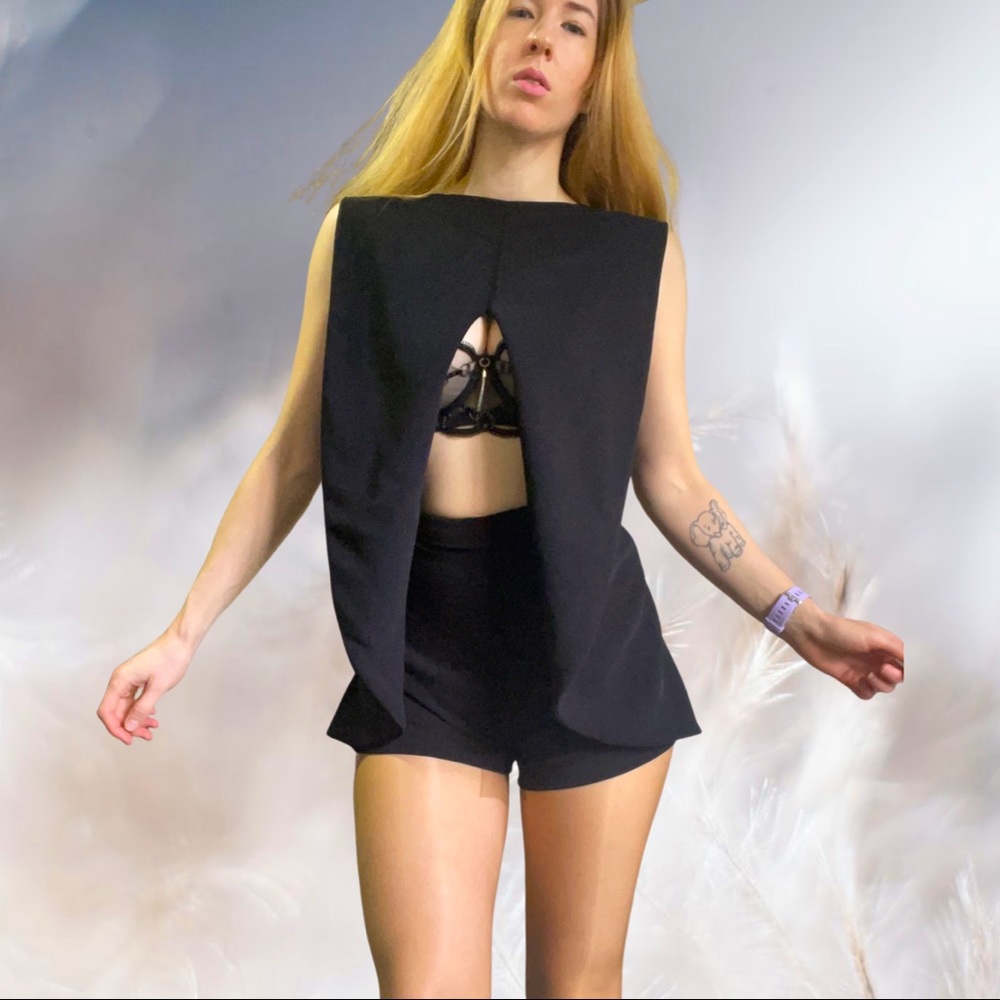 Amazing cutout jumpsuit in black. Size small - Picture 1 of 8